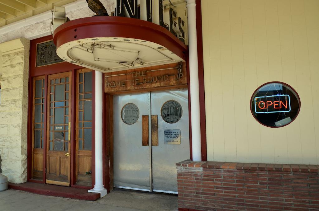 Hotel Niles Alturas Exterior photo