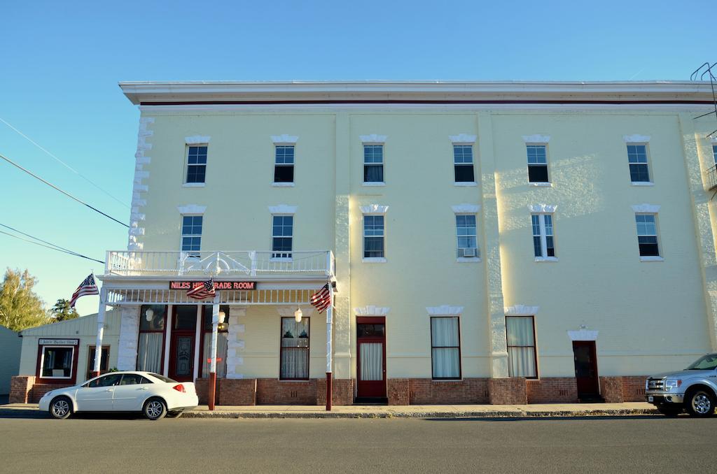 Hotel Niles Alturas Exterior photo